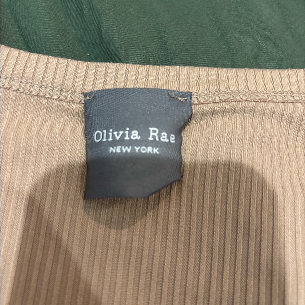V-Neck Ribbed Tan Top - Picture 2 of 2